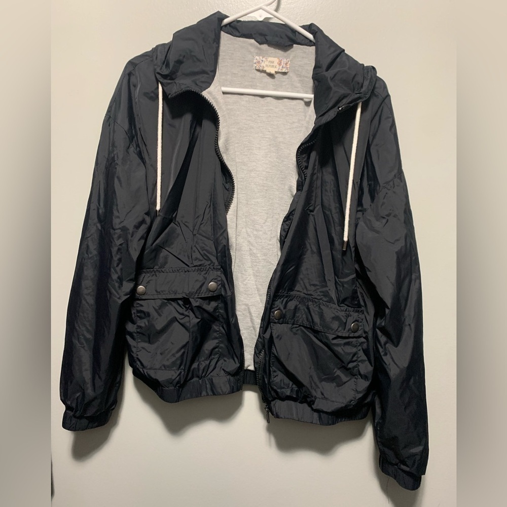 Pink Republic women’s (L) black windbreaker